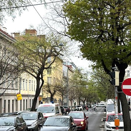 Traumhafte Wohnung Fuer 3, Grosszuegig, Walk In Dusche Виена Екстериор снимка