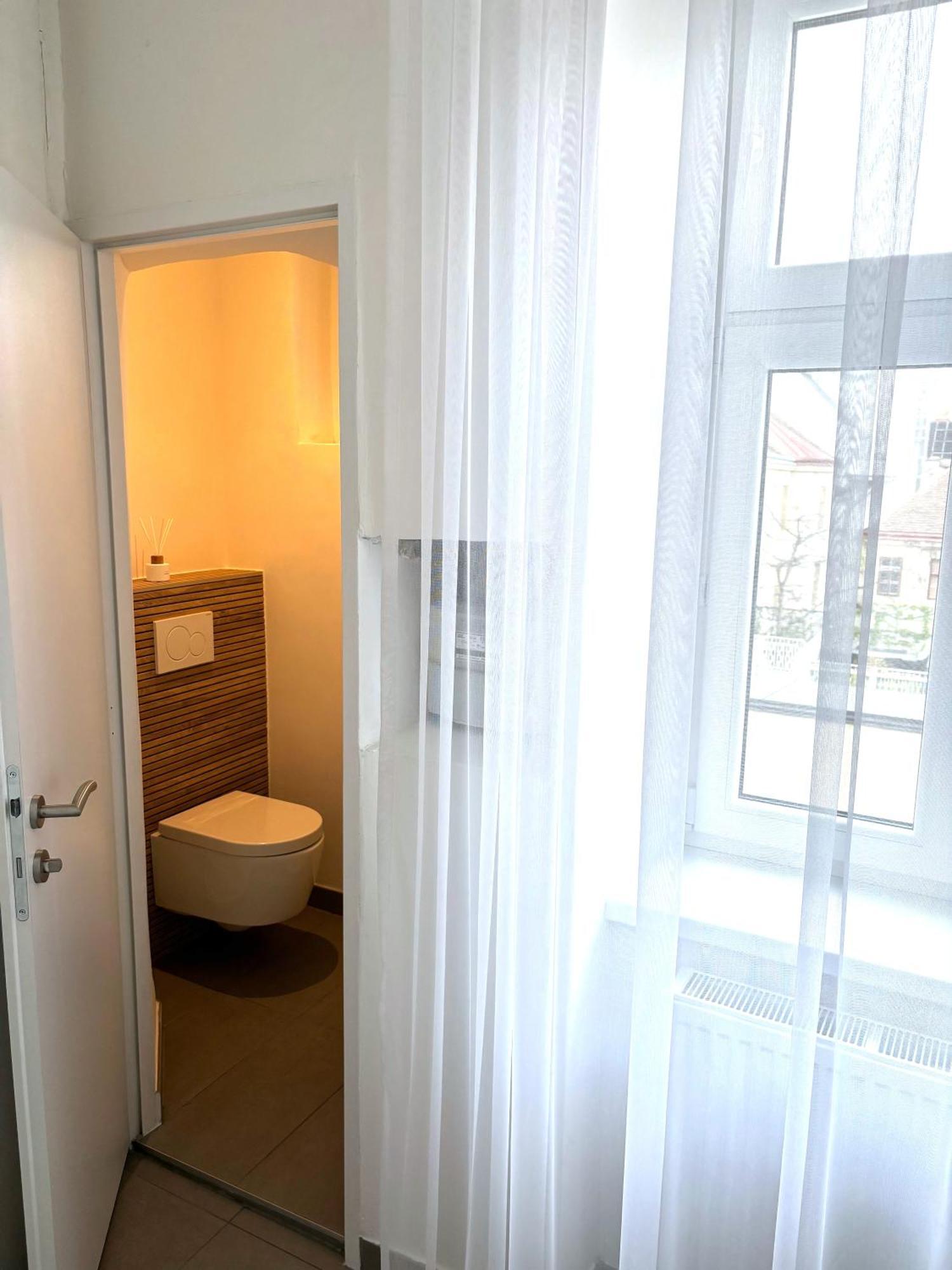 Traumhafte Wohnung Fuer 3, Grosszuegig, Walk In Dusche Виена Екстериор снимка