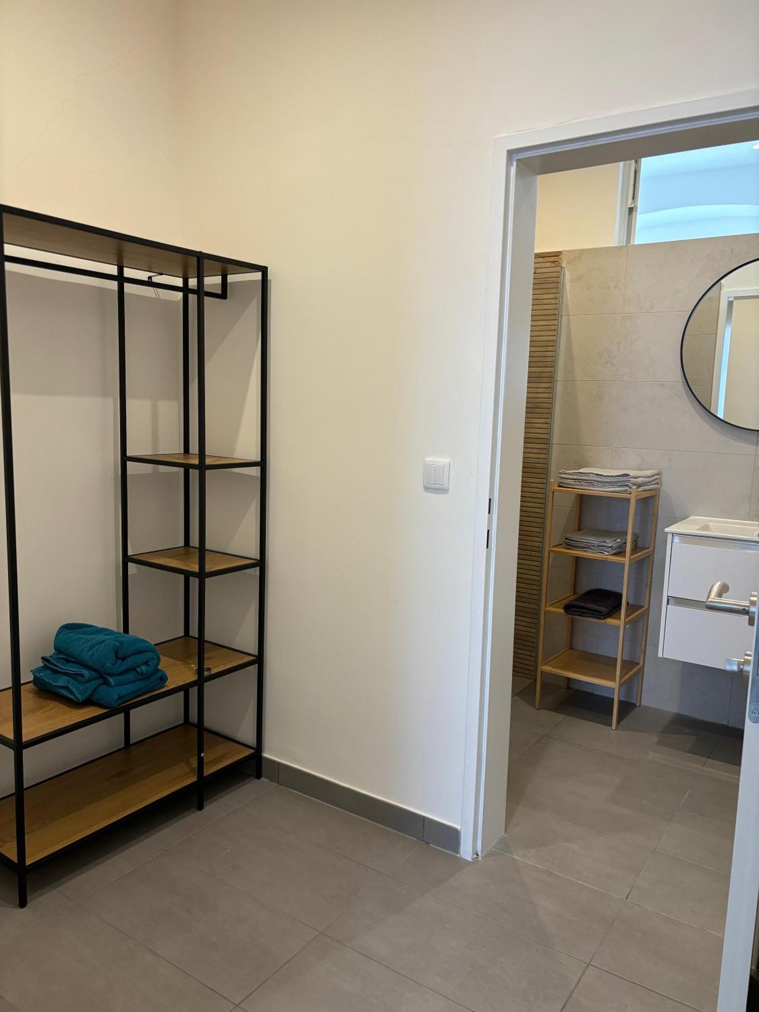 Traumhafte Wohnung Fuer 3, Grosszuegig, Walk In Dusche Виена Екстериор снимка