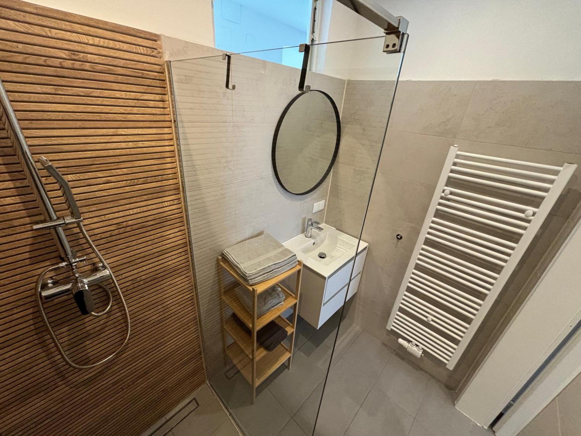 Traumhafte Wohnung Fuer 3, Grosszuegig, Walk In Dusche Виена Екстериор снимка