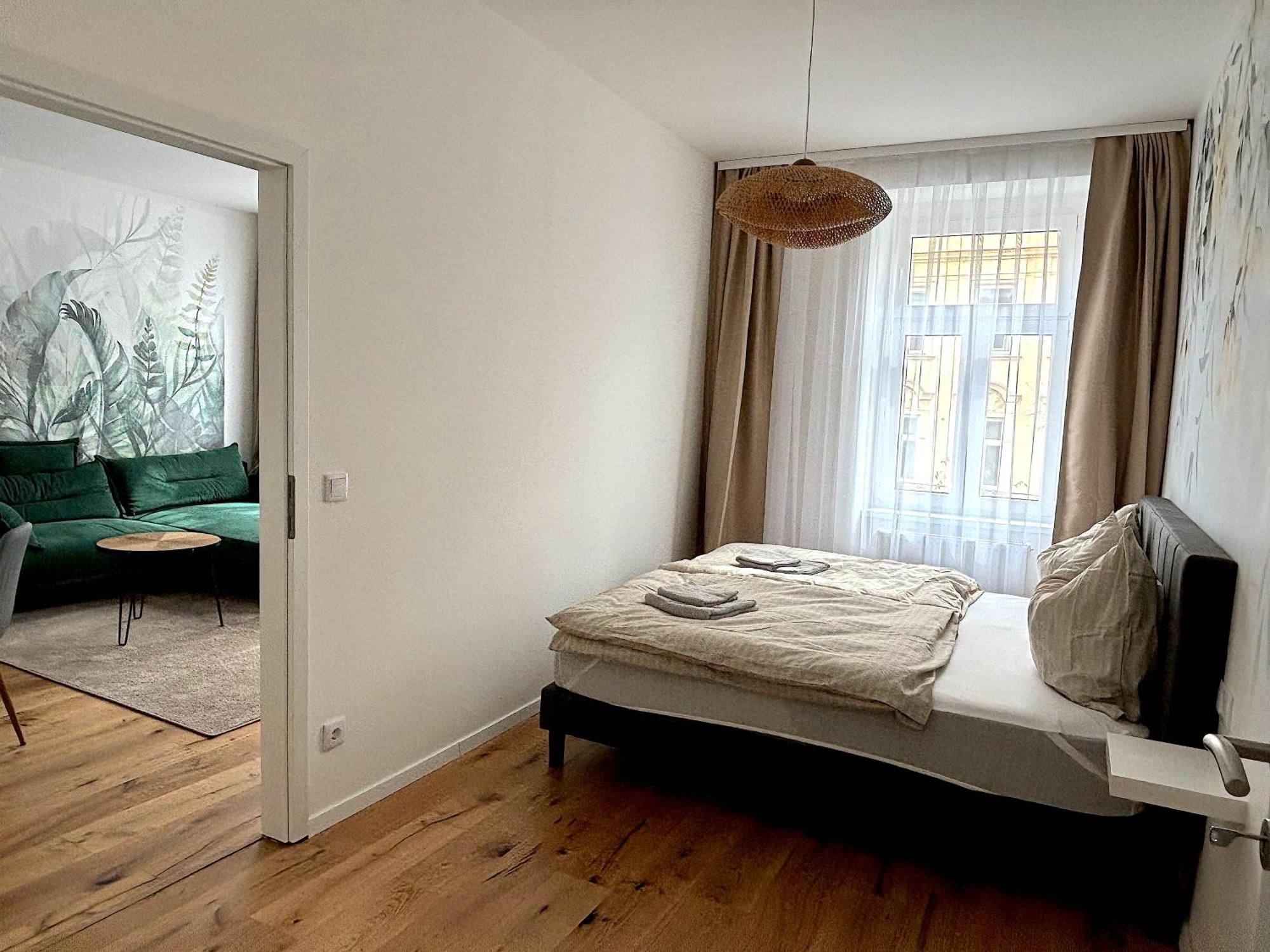 Traumhafte Wohnung Fuer 3, Grosszuegig, Walk In Dusche Виена Екстериор снимка